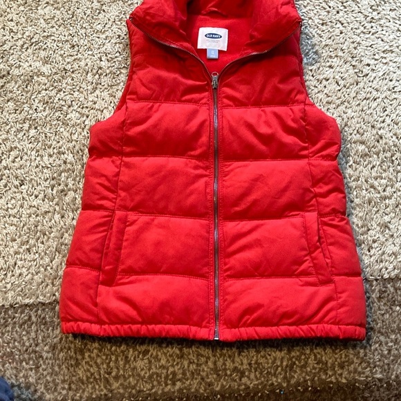 Old Navy women’s Red Puffer Vest with fleece lining. - Picture 1 of 7